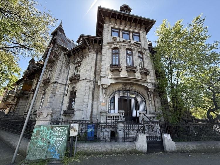 Apartament cu 4 camere în Central