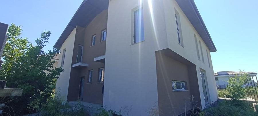 Duplex cu 4 camere cu Canalizare în Vest
