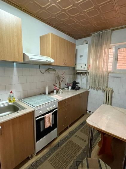 Apartament cu 2 camere decomandat, mobilat în Micro 4