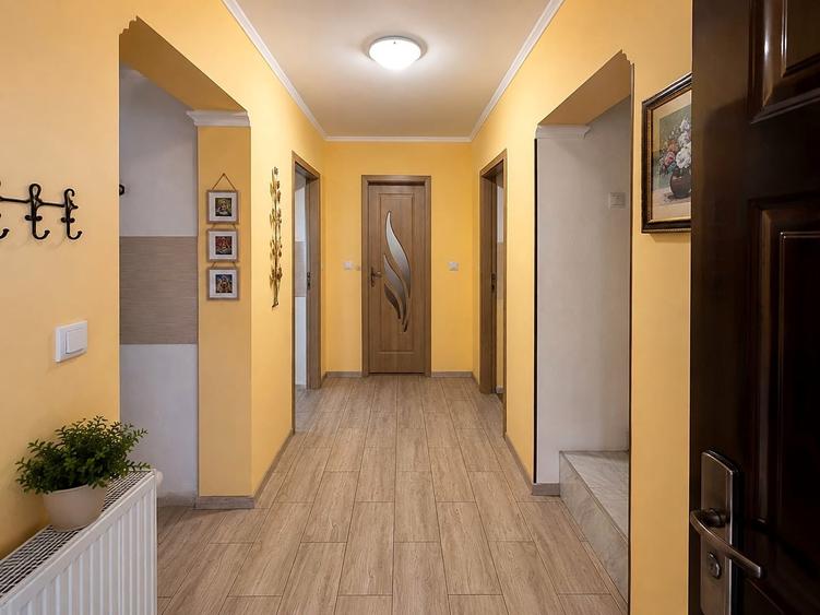 Duplex cu 5 camere cu Canalizare în Central