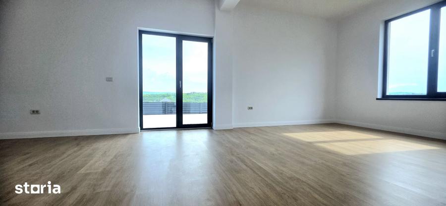 Casă cu 4 camere cu Teren 400 Mp în Valea Adâncă