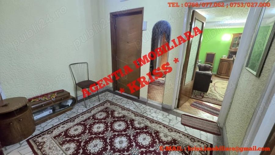 Apartament cu 4 camere decomandat în Central