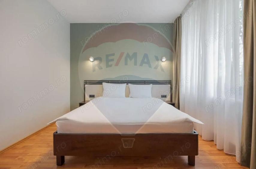 Casă cu 16 camere cu Teren 5375 Mp în Sânmartin