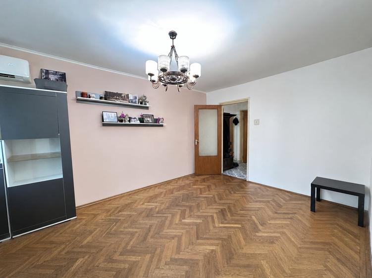 Apartament cu 3 camere semidecomandat în Drumul Taberei