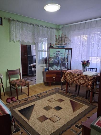 Apartament cu 3 camere semidecomandat în Tineretului