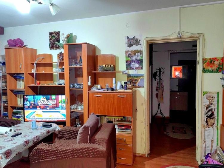 Apartament cu 3 camere semidecomandat în Hipodrom
