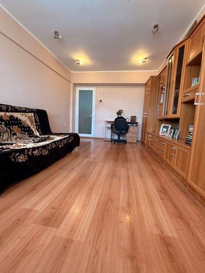 Apartament cu 4 camere decomandat, mobilat în Micro 20