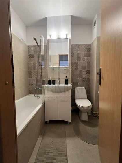 Apartament cu 3 camere semidecomandat, mobilat în Circumvalațiunii