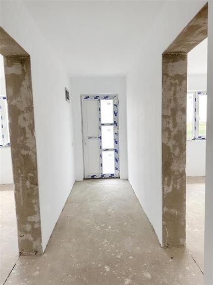 Duplex cu 5 camere cu Canalizare în Nojorid