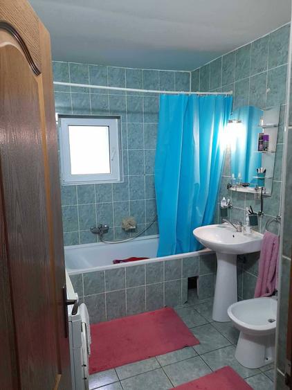 Apartament cu 3 camere decomandat în Plopilor