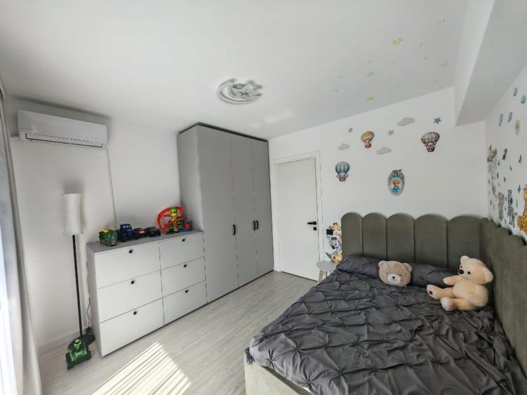 Apartament cu 3 camere decomandat în Sud
