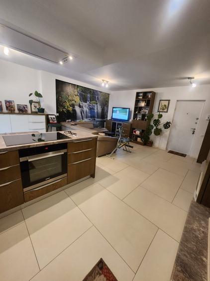 Apartament cu 2 camere semidecomandat, mobilat în Florești