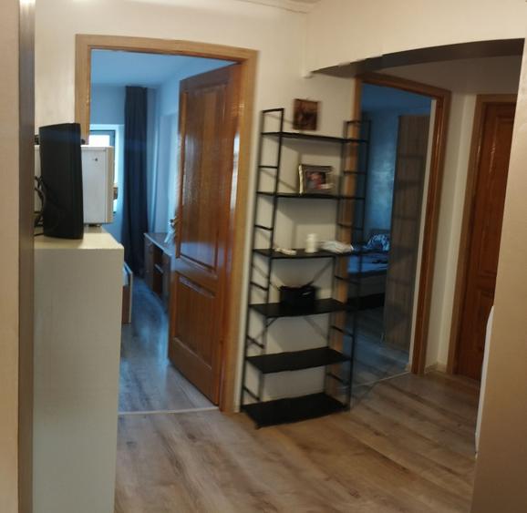 Apartament cu 3 camere decomandat în Brăilei