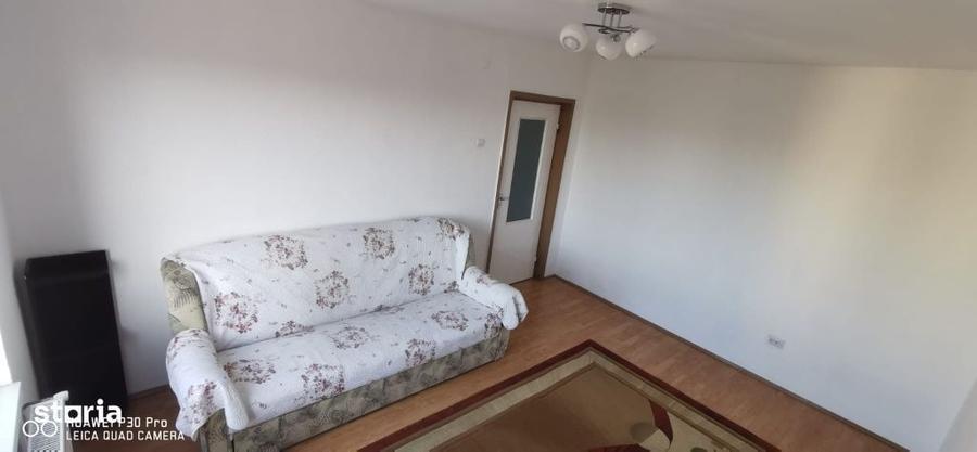 Apartament cu 3 camere decomandat în Tudor