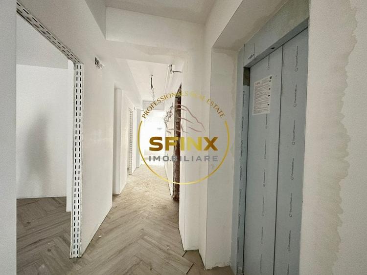 Apartament cu 12 camere decomandat în Decebal