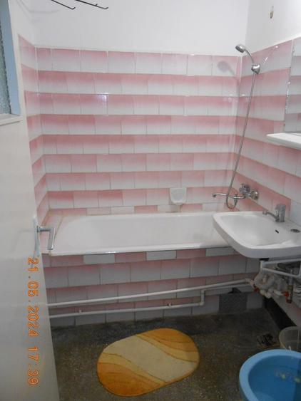 Apartament cu 3 camere decomandat în Calea Galați
