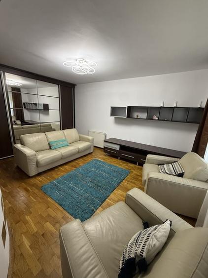 Apartament cu 3 camere decomandat în Central