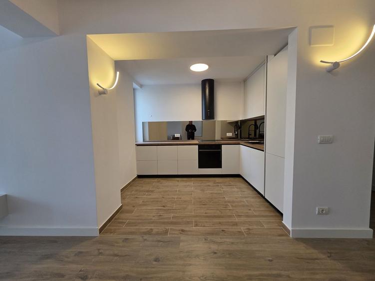 Apartament cu 3 camere în Armeneasca