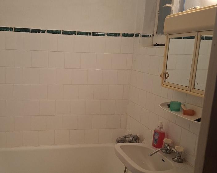Apartament cu 2 camere semidecomandat în Giurgiului