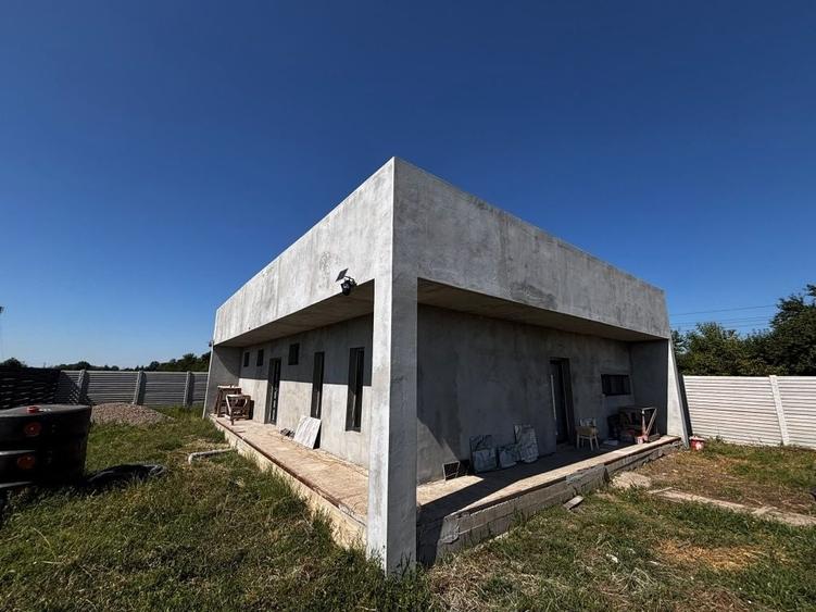 Casă cu 3 camere în Vadu Pașii