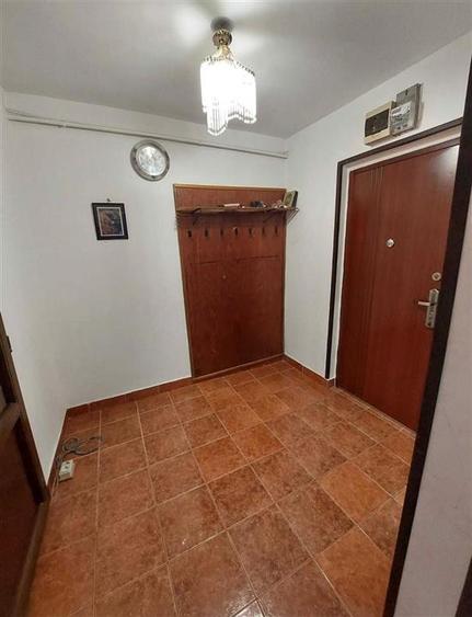 Apartament cu 2 camere semidecomandat în Podu Roș