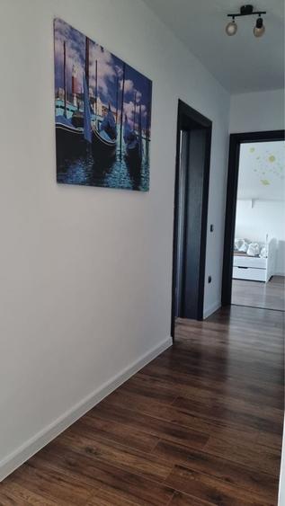 Apartament cu 3 camere decomandat în Crinț