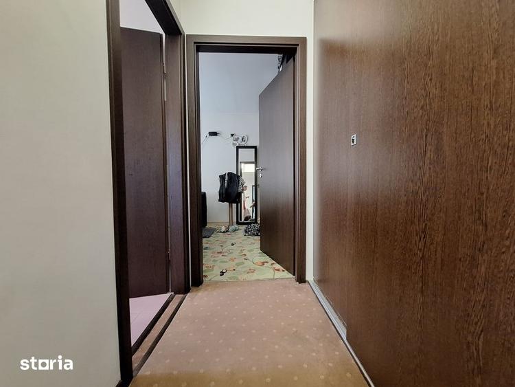 Apartament cu 2 camere, mobilat în Est