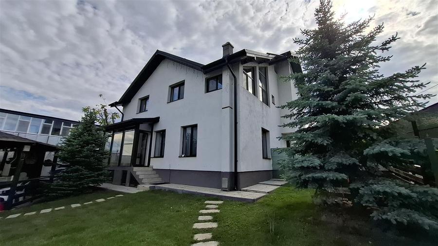 Duplex cu 4 camere cu Piscina în Rediu