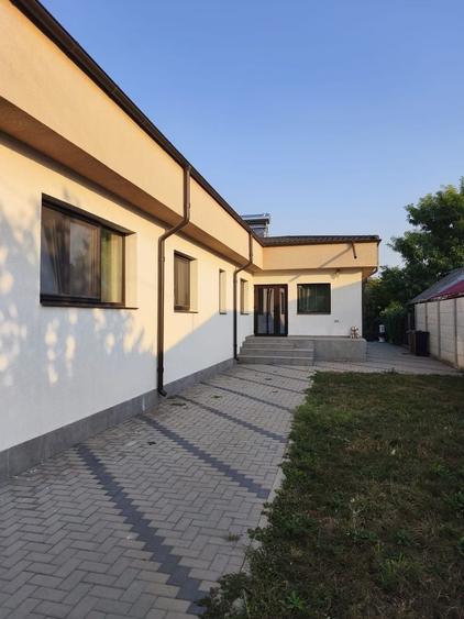 Casă cu 4 camere în Lacu Sărat