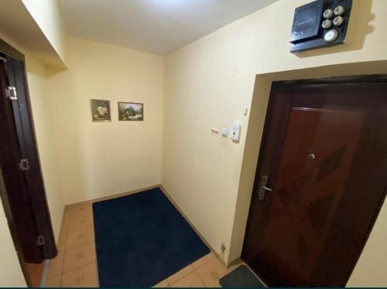 Inchiriez Apartament 2 camere zona centrala,complet mobilat utilat renovat - 1