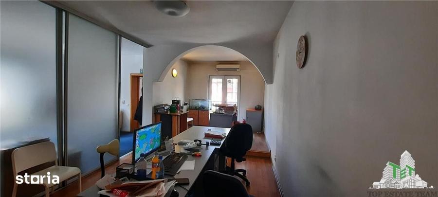 Casă cu 10 camere cu Teren 100 Mp în Grivița