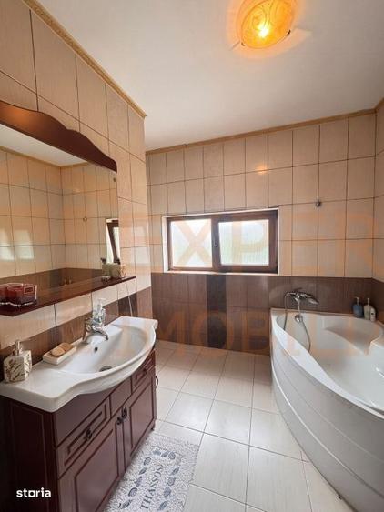 Casă cu 4 camere cu Teren 300 Mp în Lazu