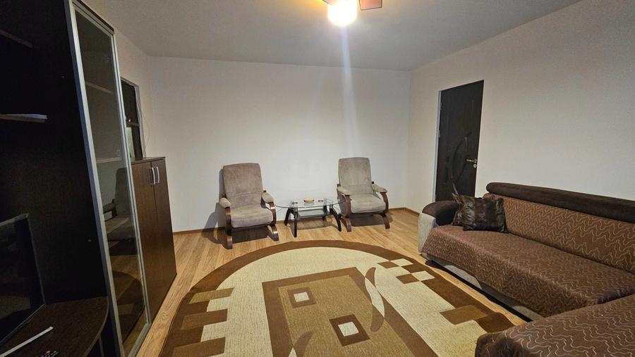 Inchiriez apartament 3 camere, semidecomandat, Rovine, 67 mp, etaj 1 - 6