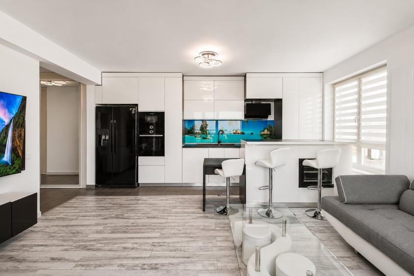 Apartament cu 4 camere decomandat, mobilat în Tomis Plus