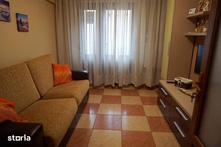Apartament cu 3 camere decomandat în Faleza Nord