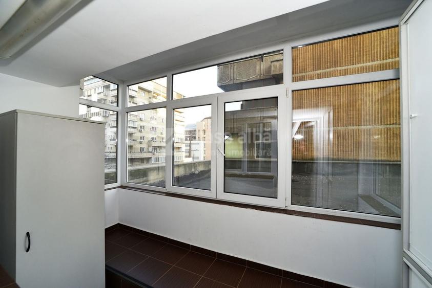 Apartament cu 2 camere decomandat, mobilat în Central