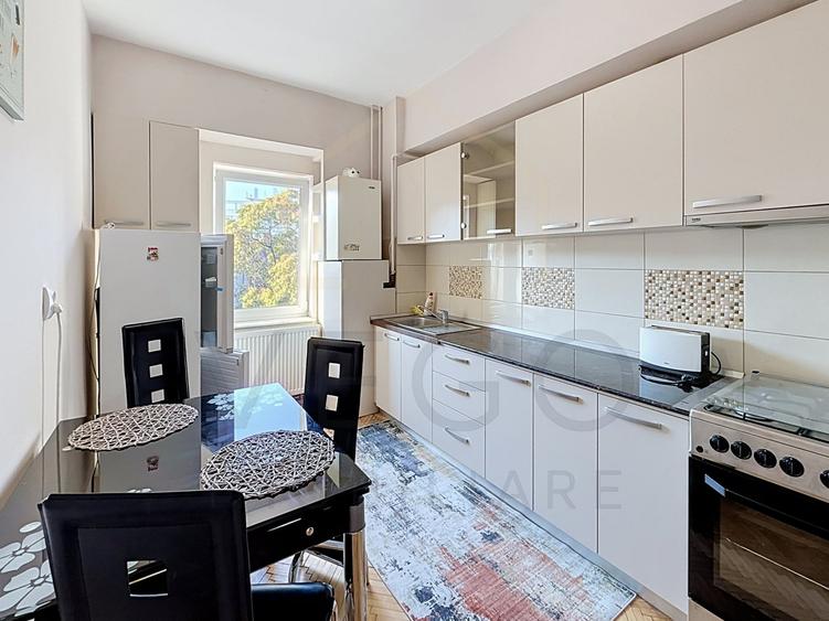 Apartament cu 3 camere semidecomandat, mobilat în Central