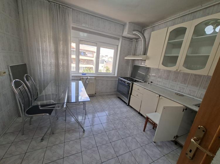 Penthouse cu 5 camere decomandat în Armeneasca