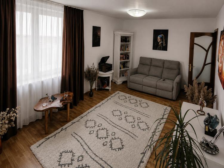 Apartament cu 2 camere semidecomandat, mobilat în Ultracentral