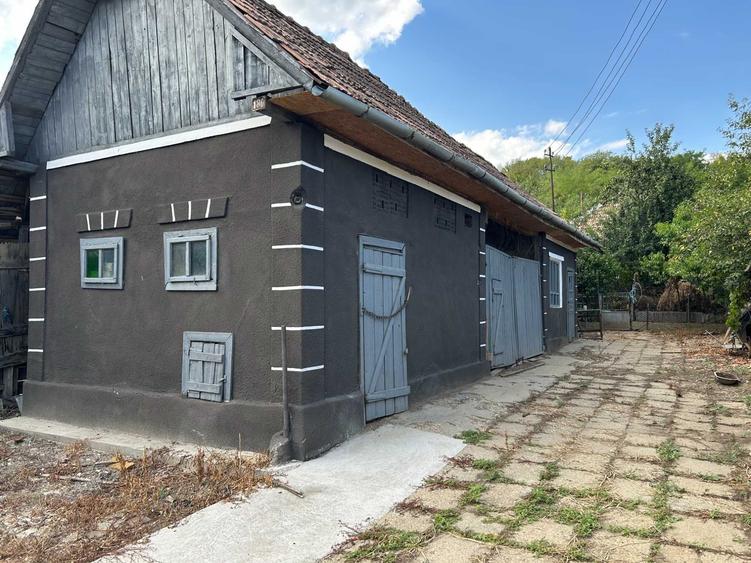 Casă cu 4 camere în Chesău
