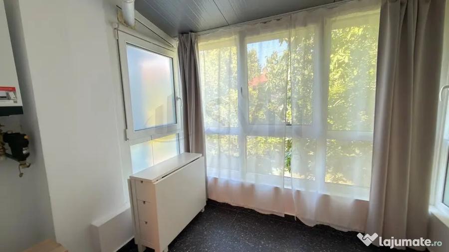 Apartament cu 3 camere semidecomandat în Primăverii