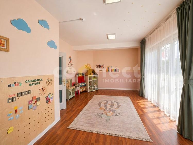Casă individuală cu 11 camere cu Canalizare în Gruia