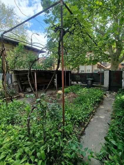 Casă cu 9 camere cu Teren 413 Mp în Parcul Carol
