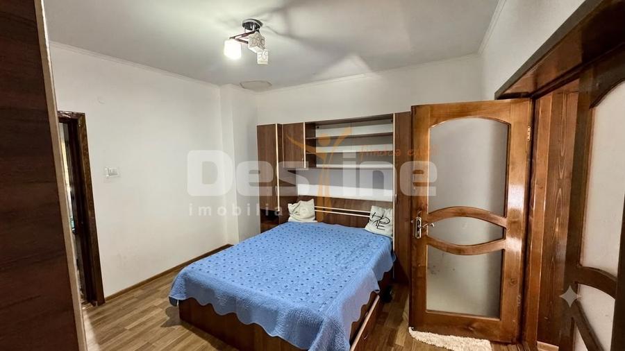 Casă individuală cu 5 camere cu Canalizare în Muntenii de Jos