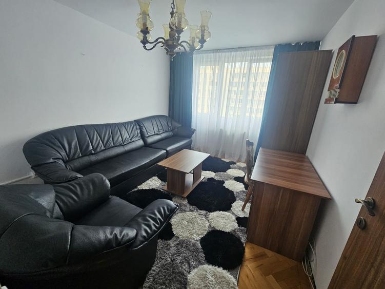 Apartament cu 3 camere decomandat, mobilat în Centrul Civic