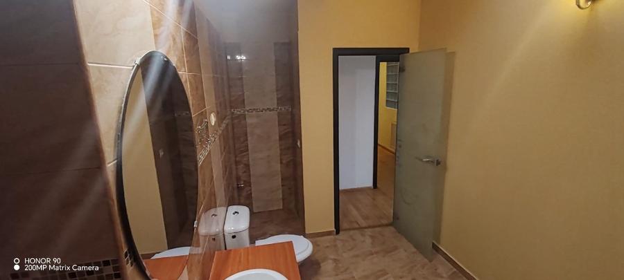 Apartament cu 3 camere semidecomandat în Străulești