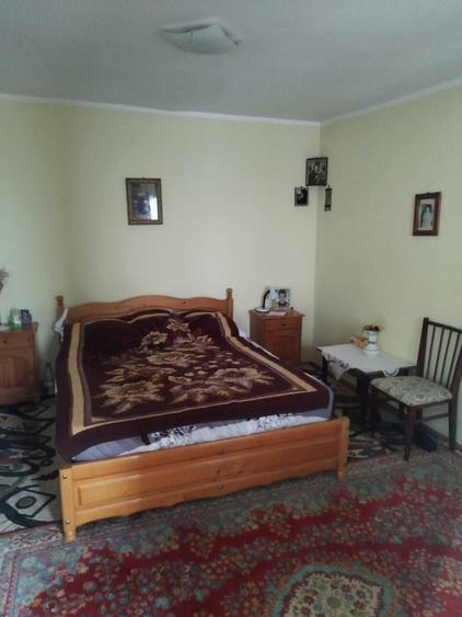 Casă cu 4 camere decomandat în Central
