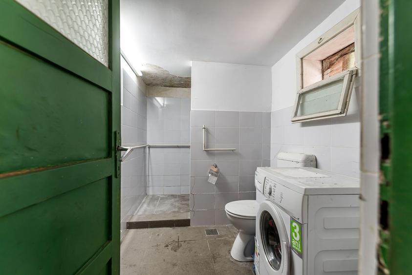 Casă individuală cu 4 camere cu Canalizare în Bujac