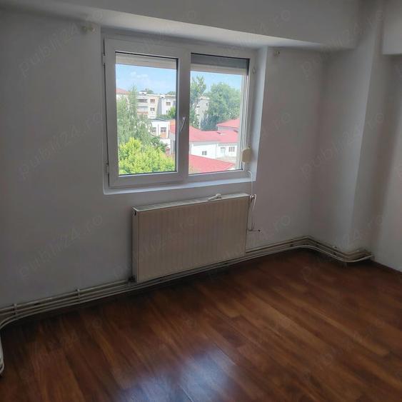 Apartament cu 2 camere decomandat în Piața