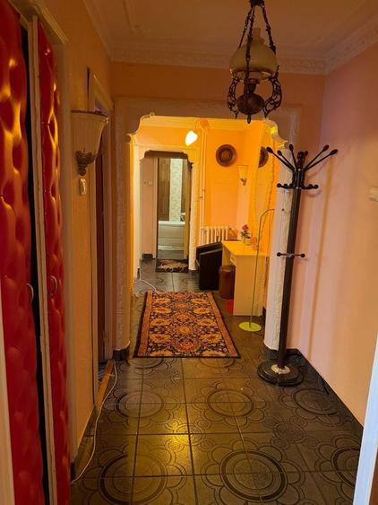 Apartament cu 3 camere decomandat în Exterior Vest